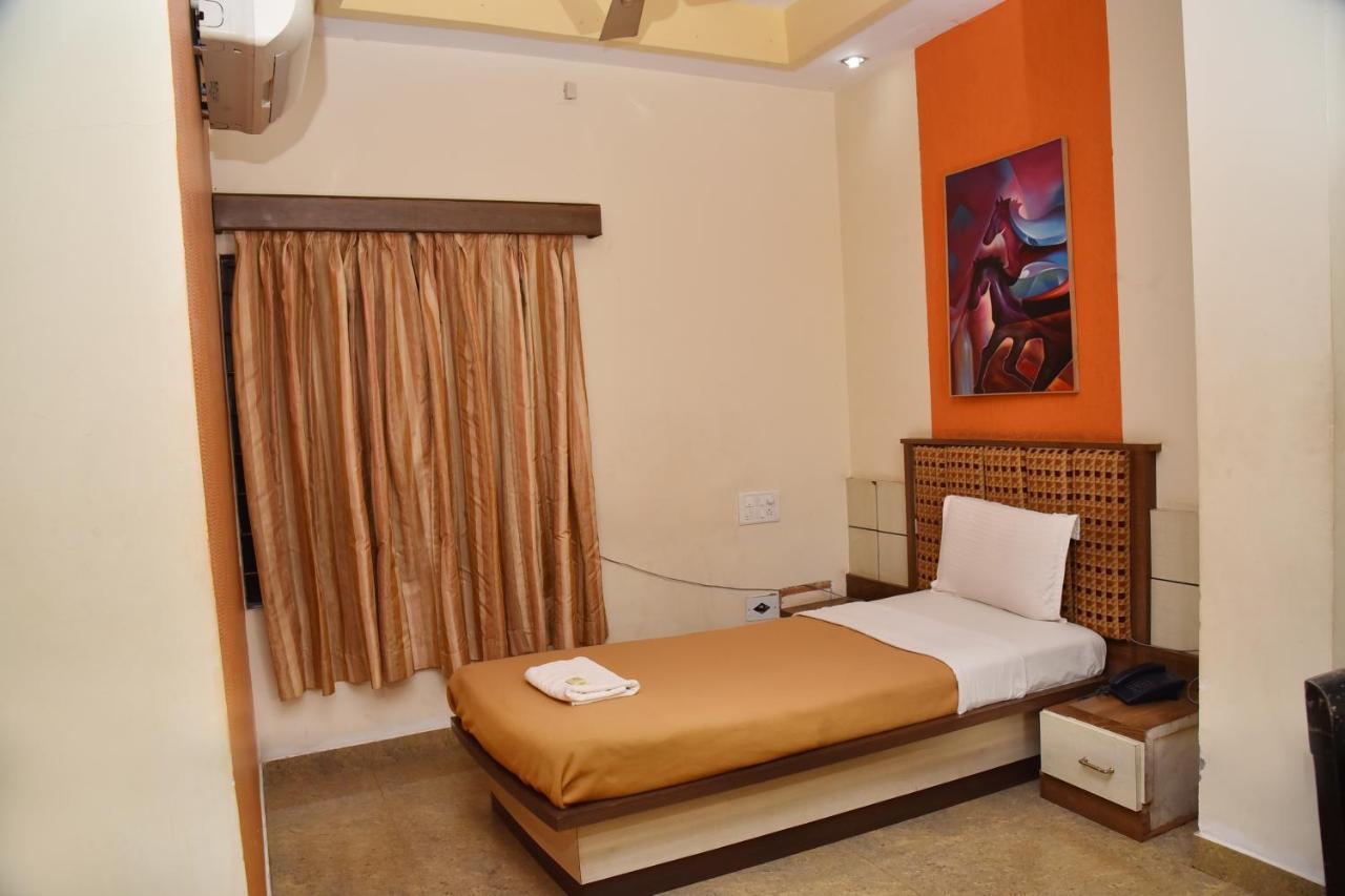 Hotel Ashlesh Маніпала Екстер'єр фото