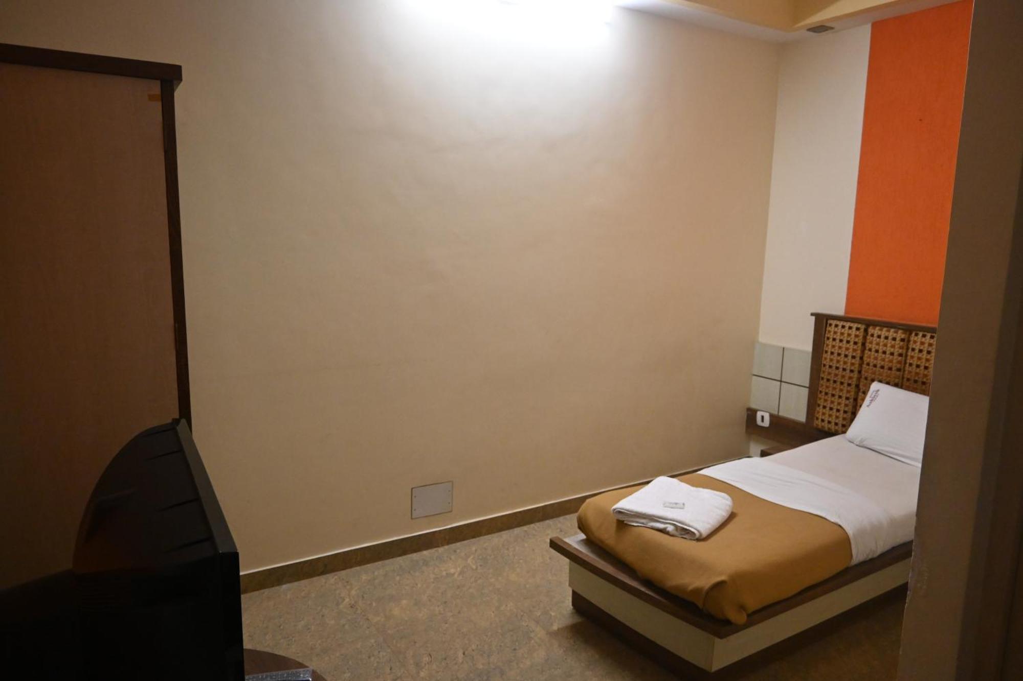 Hotel Ashlesh Маніпала Екстер'єр фото