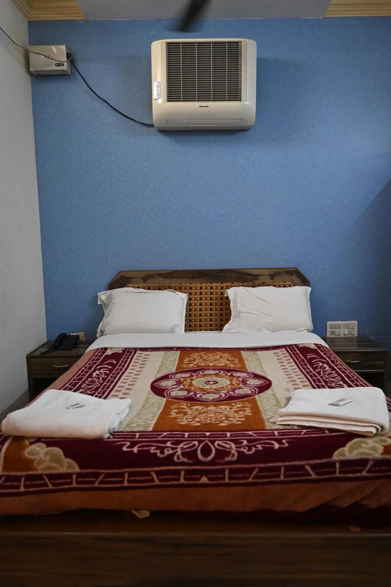 Hotel Ashlesh Маніпала Екстер'єр фото